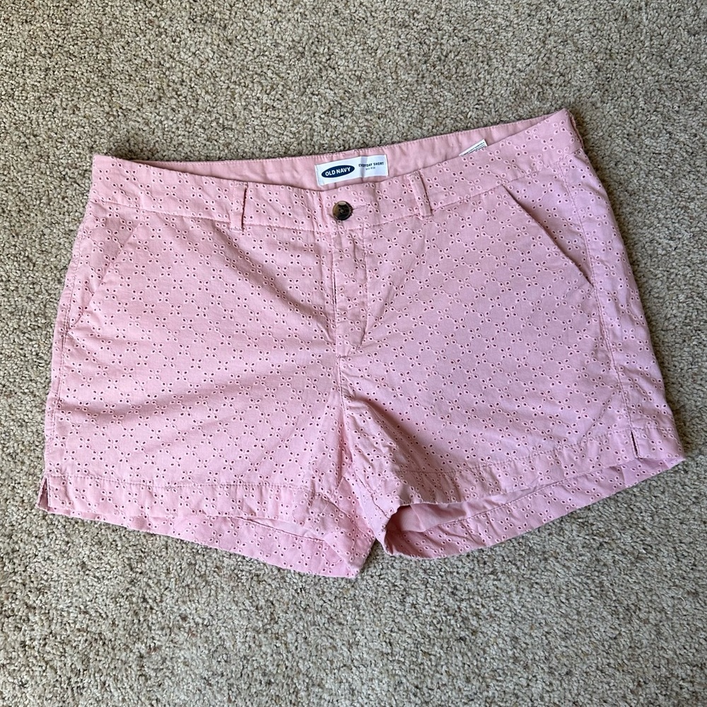 EUC Old Navy Mid-Rise Everyday Pink Eyelet Shorts